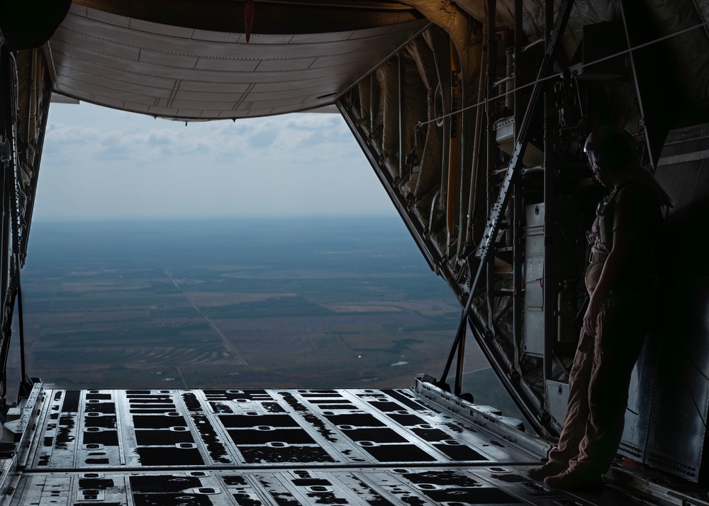 Honorary Commanders visit Dyess AFB