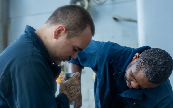 USS Oak Hill Lube Oil Onload