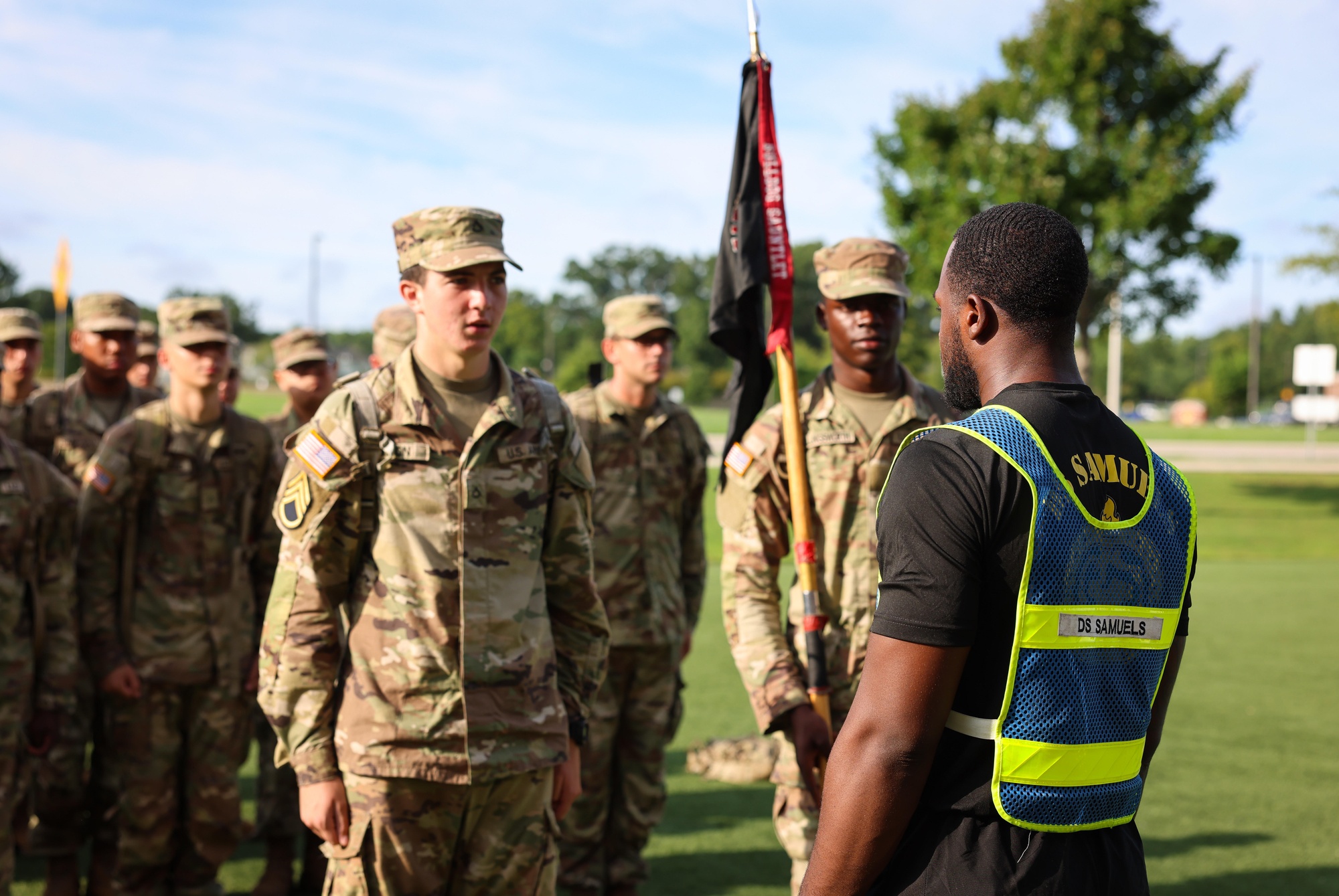 ミリタリー Walking U.S Army Sergeant DVIDS - Images - Meet Your Army: Fort Gregg-Adams Soldier