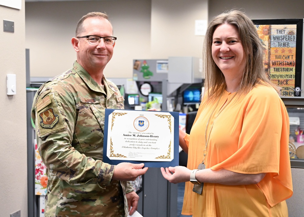 Exceptional OC-ALC performers recognized by commander