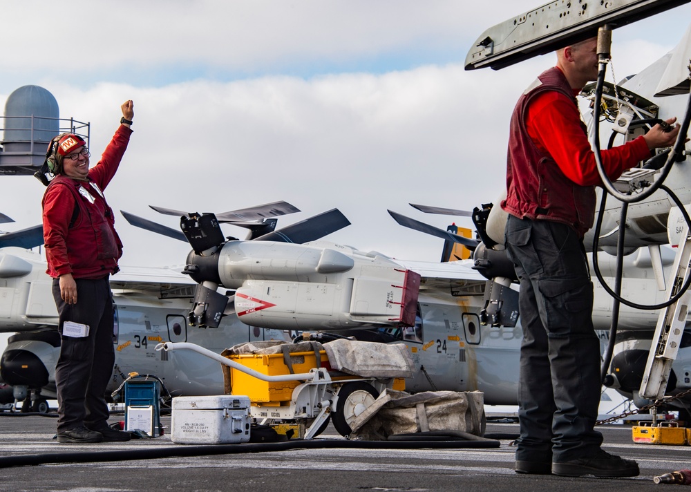 F/A-18F Super Hornet maintenance aboard USS Carl Vinson