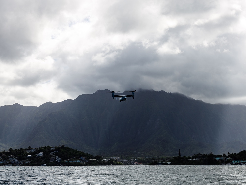 VMM-363 rehearses hoist operations