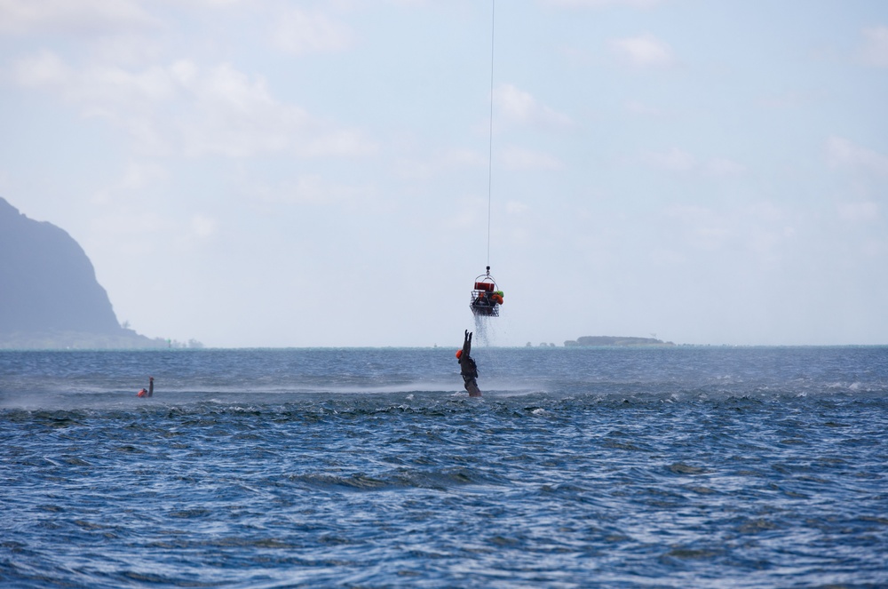 VMM-363 rehearses hoist operations