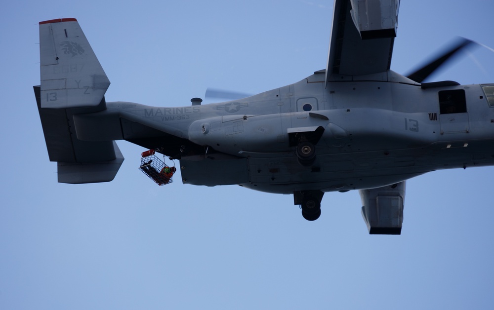 VMM-363 rehearses hoist operations