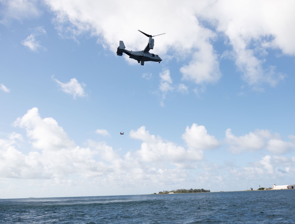 VMM-363 rehearses hoist operations