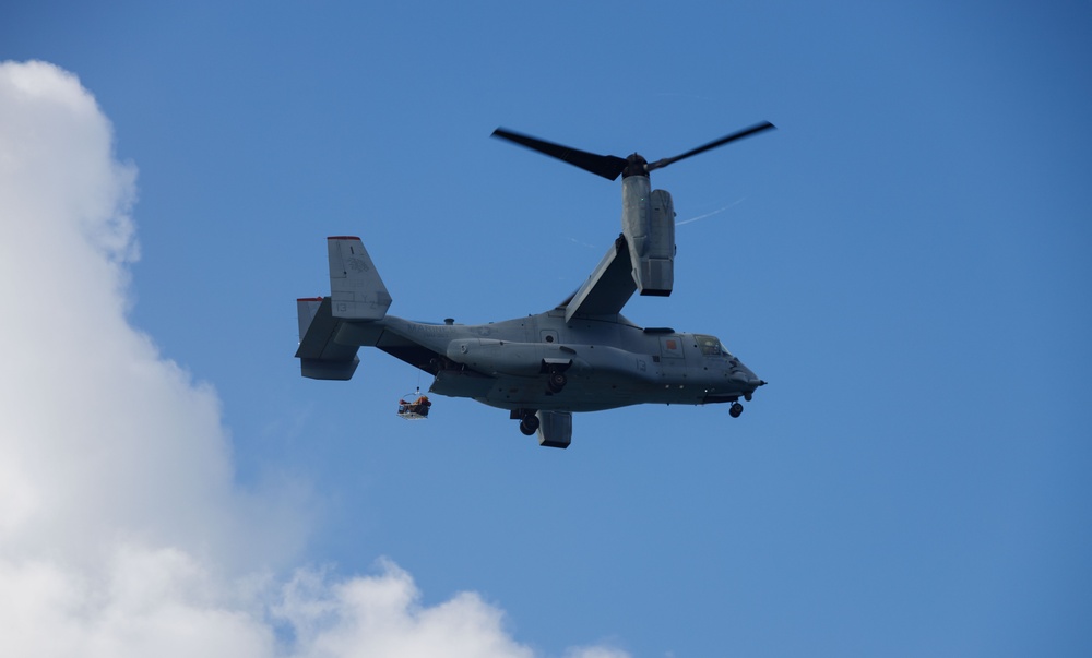 VMM-363 rehearses hoist operations