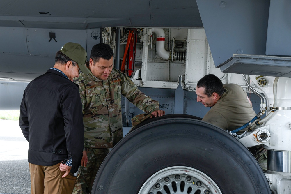 DVIDS – News – 168th Squadron Brings a Buddy to Work – Guard Opportunity Reconnaissance Day