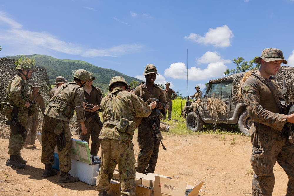 RD 24 | JGSDF Members Share Meals with Marines During Resolute Dragon