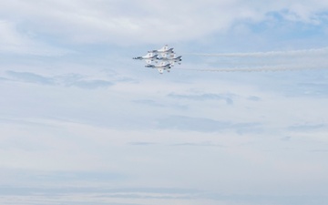 Thunderbirds wow Wisconsin