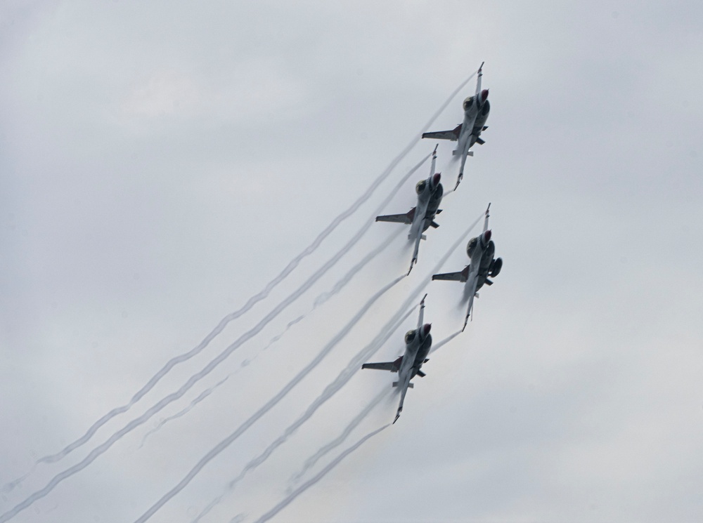 Thunderbirds wow Wisconsin