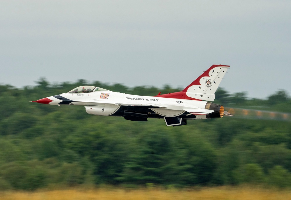 Thunderbirds perform in Brunswick