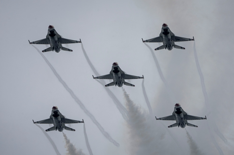 Thunderbirds perform in Brunswick