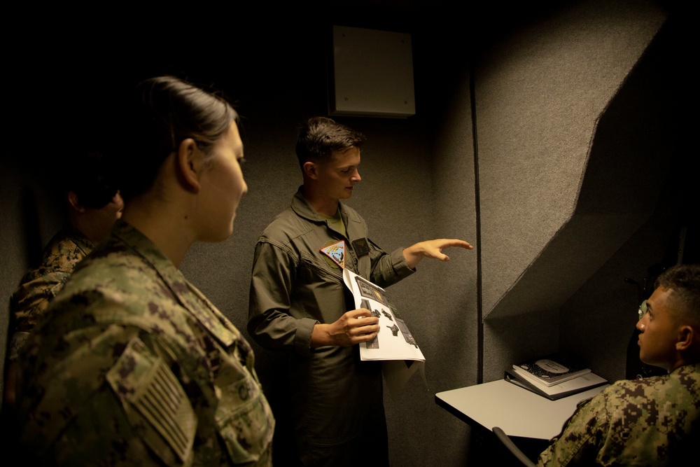 ROTC Midshipmen visit MAG-24 ROTC Midshipmen visit MAG-24