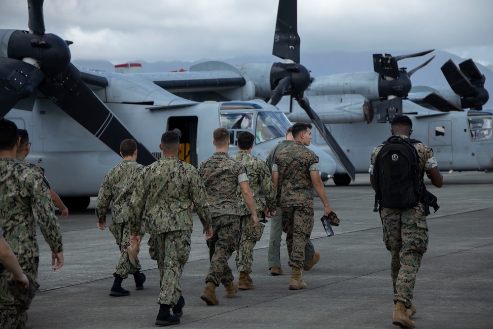 ROTC Midshipmen visit MAG-24 ROTC Midshipmen visit MAG-24