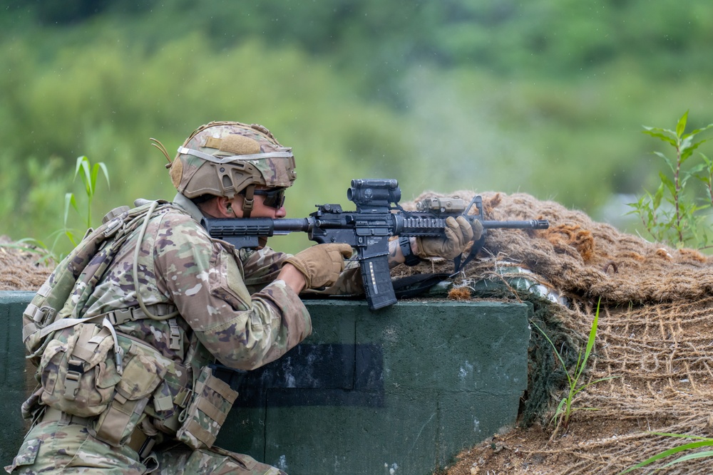 4-70AR conduct team live fires during Pacific Fortitude