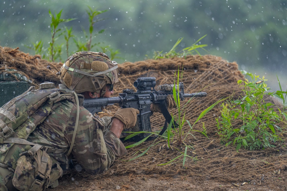 4-70AR conduct team live fires during Pacific Fortitude