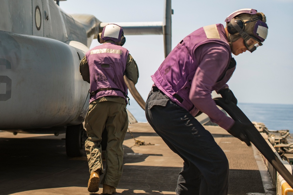 VMM-165 (Rein) and USS Boxer Work Together to Supply Aircraft Fuel