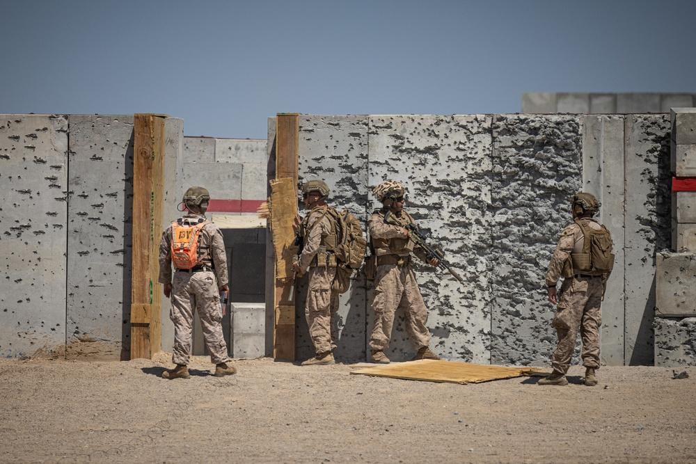 Marines with V34 conduct Urban Raids during ITX for SLTE 5-24