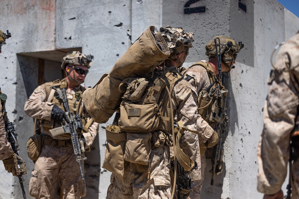 Marines with V34 conduct Urban Raids during ITX for SLTE 5-24