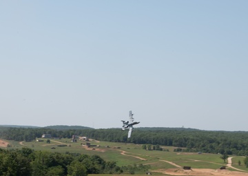 Fort Leonard Wood community gathers to watch aircraft pilots train at Cannon Range