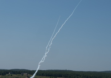 Fort Leonard Wood community gathers to watch aircraft pilots train at Cannon Range