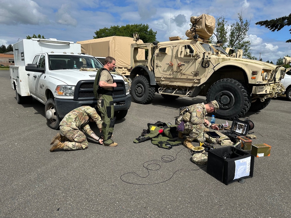 US Army EOD techs train to defeat explosive drones during Operation Cascade Defense