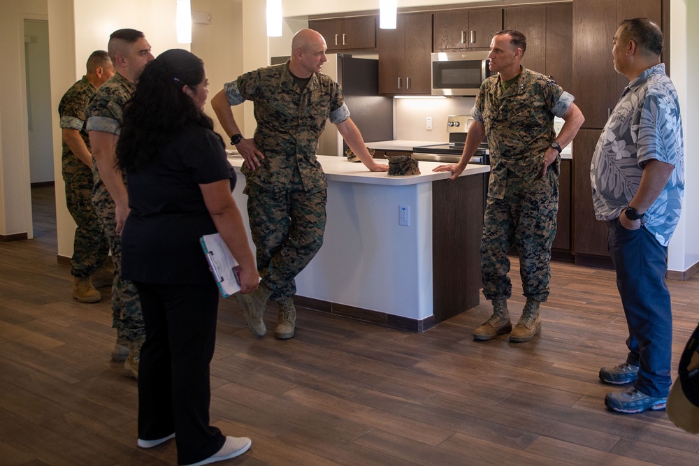 Commander, Sergeant Major, MCIPAC visit MCBCB