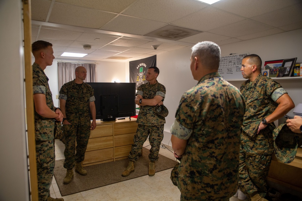 Commander, Sergeant Major, MCIPAC visit MCBCB