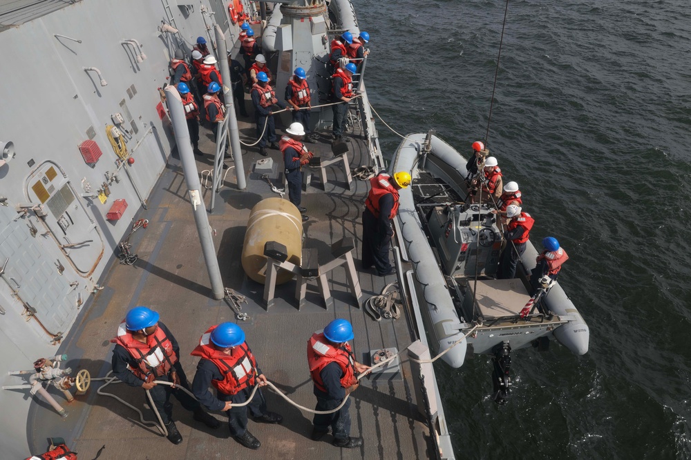 USS Dewey (DDG 105) Conducts Rigid-Hull Inflatable Boat Operations