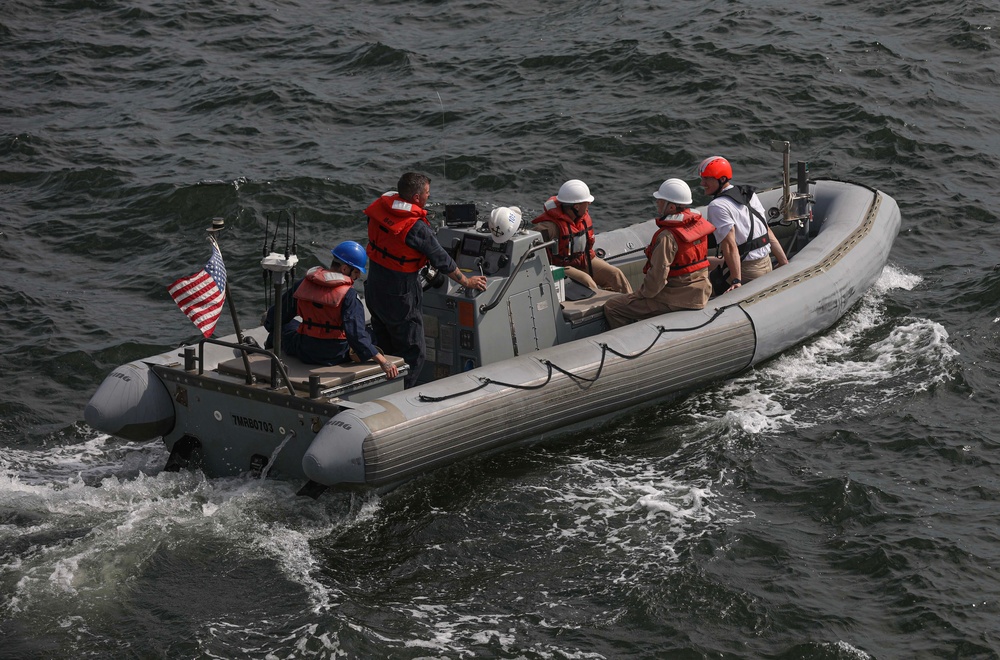 USS Dewey (DDG 105) Conducts Rigid-Hull Inflatable Boat Operations