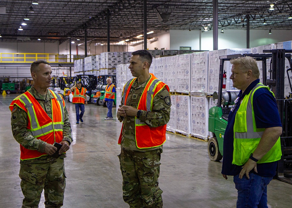 Florida task force commander conducts command visit at SLRC, recognizes Soldiers