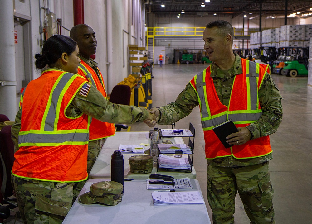 Florida task force commander conducts command visit at SLRC, recognizes Soldiers
