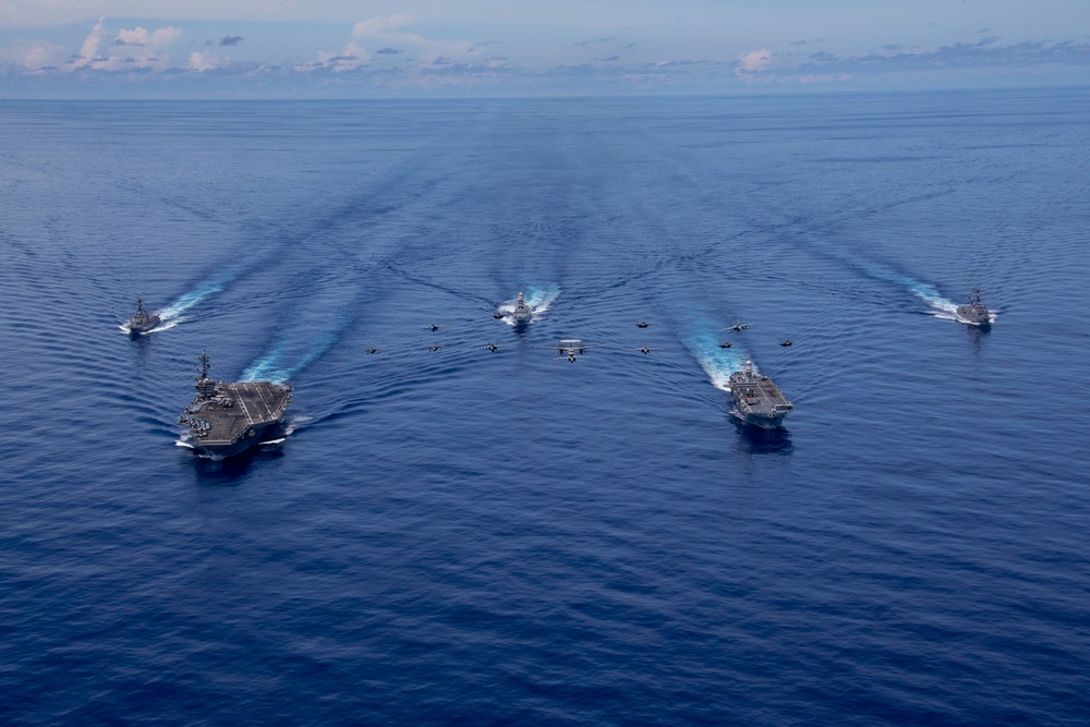 Abraham Lincoln Carrier Strike Group and Cavour Strike Group Sail in the Pacific Ocean