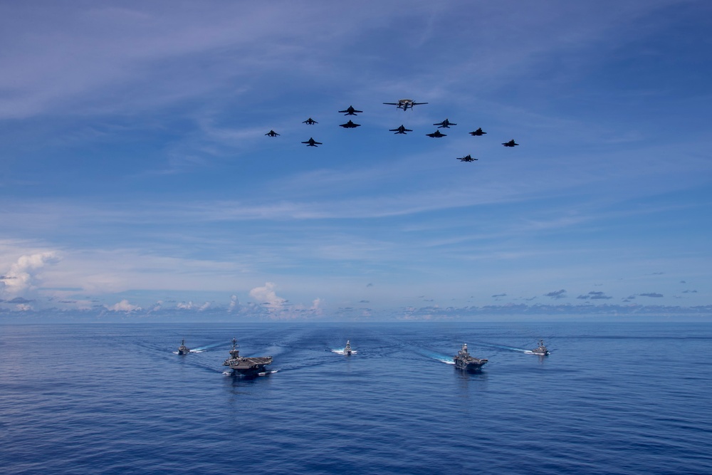 Abraham Lincoln Carrier Strike Group and Cavour Strike Group Sail in the Pacific Ocean