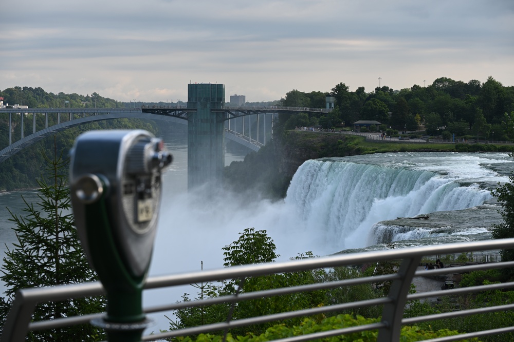 USACE Buffalo District Command Team Visits Niagara Falls