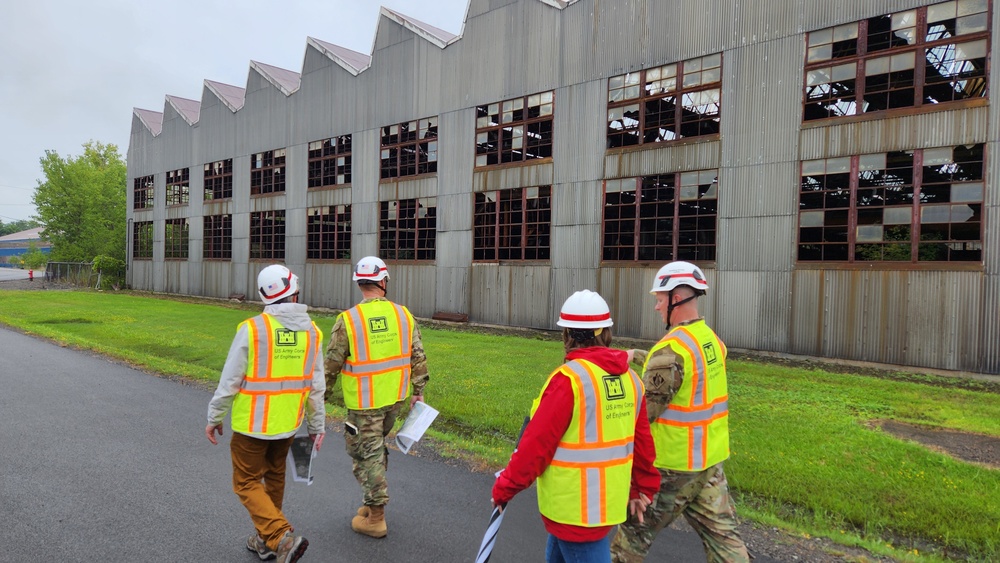 USACE Buffalo District Command Team Visits FUSRAP Guterl Steel Site