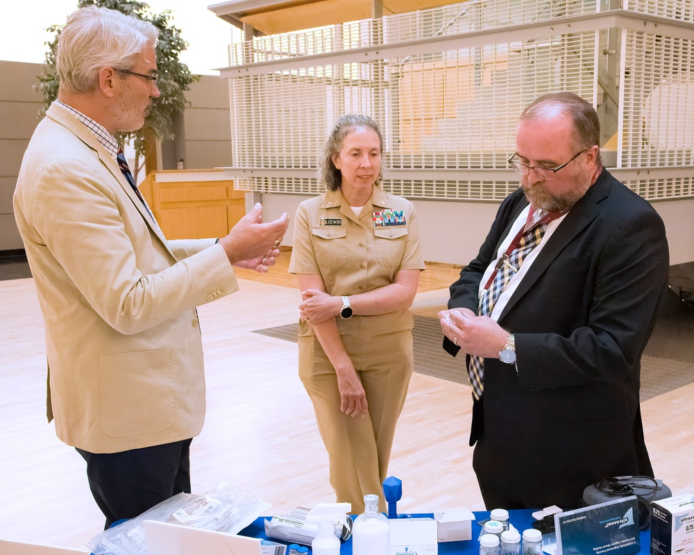 NMRC Hosts Defense Threat Reduction Agency (DTRA) lab commander's meeting