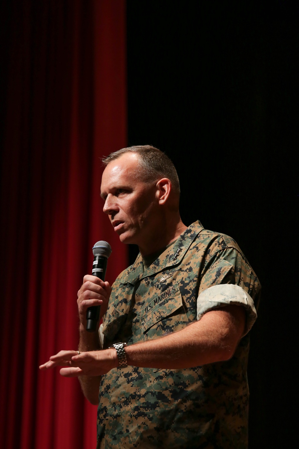 Lt. Gen. Karsten S. Heckl transfers command to Lt. Gen Eric E. Austin during MCCDC Change of Command