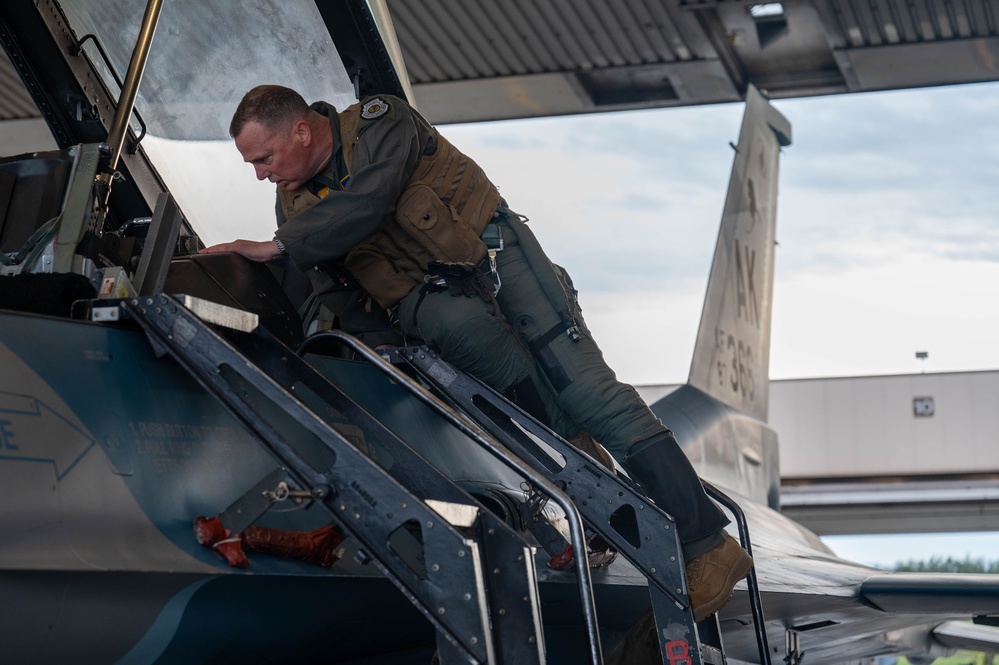 Gen. Guillot takes to the skies at Eielson