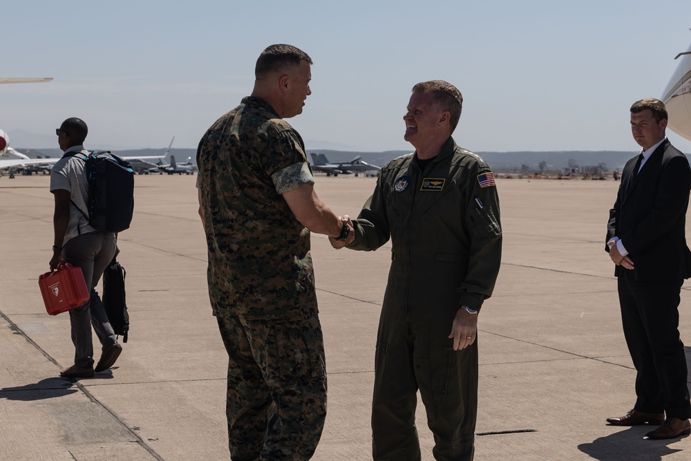 USINDOPACOM Commander visits 3rd Marine Aircraft Wing