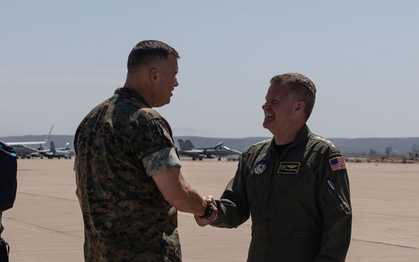 USINDOPACOM Commander visits 3rd Marine Aircraft Wing