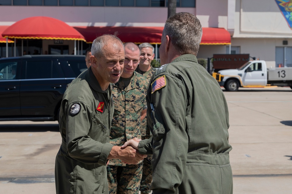 USINDOPACOM Commander visits 3rd Marine Aircraft Wing