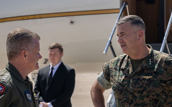 USINDOPACOM Commander visits 3rd Marine Aircraft Wing