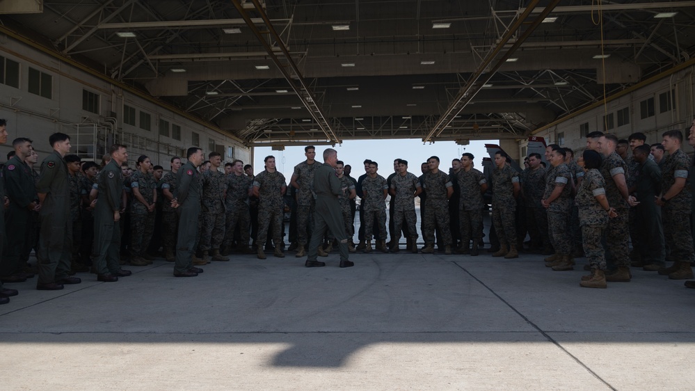 USINDOPACOM Commander visits 3rd Marine Aircraft Wing