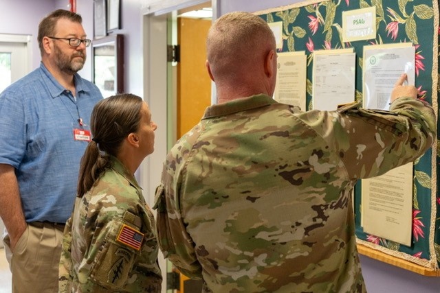 Garrison Leaders Conduct Impromptu Visit to Schofield Barracks Child Center