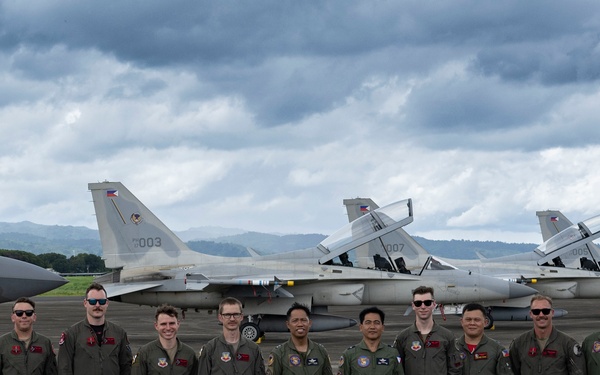 U.S. F-22s Land at Basa Air Base, Philippines during DFE operations