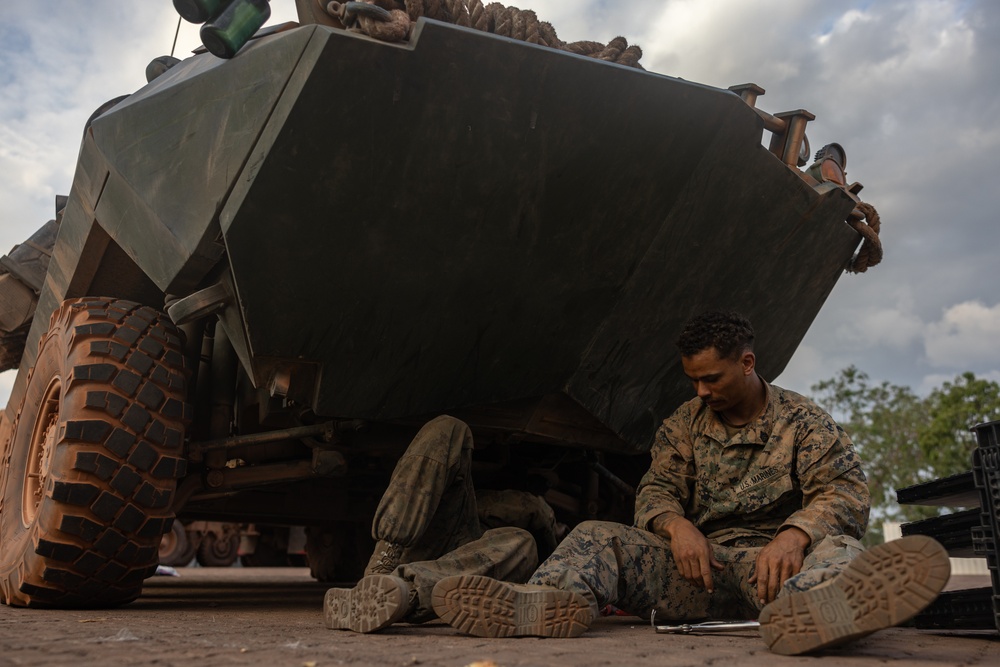 1st LAR Bn. performs vehicle maintenance during Exercise Predator’s Run 24