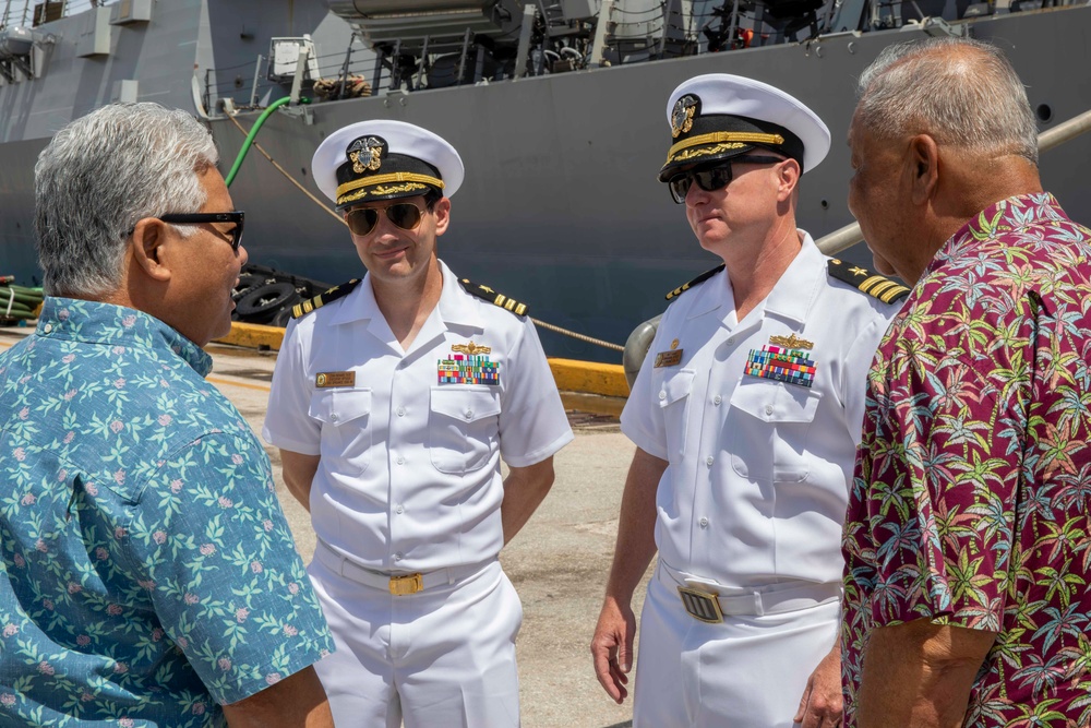 USS Spruance meets with Saipan leadership