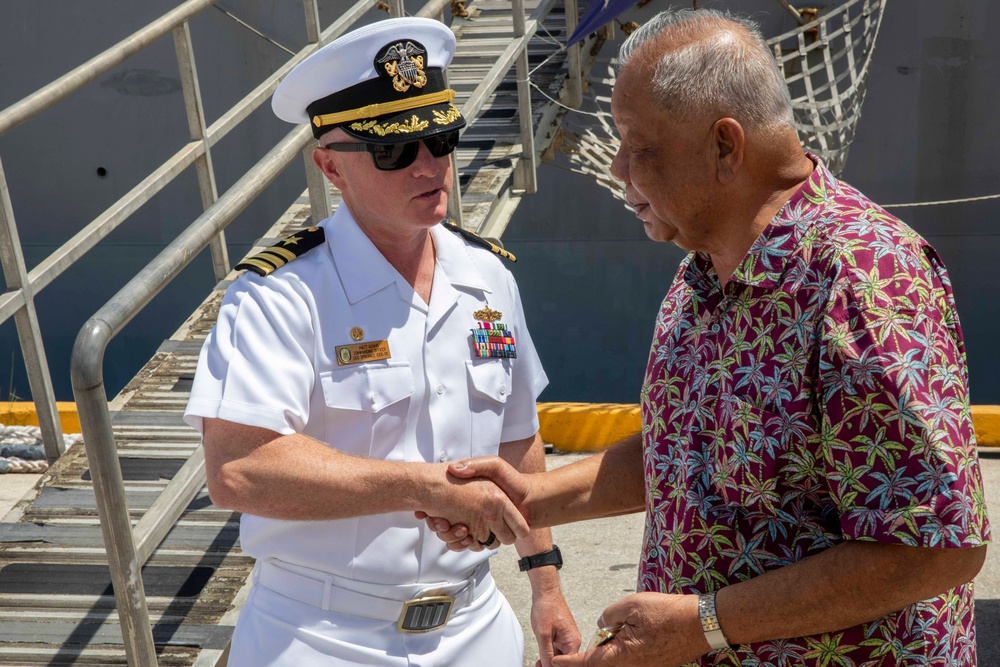 USS Spruance meets with Saipan leadership