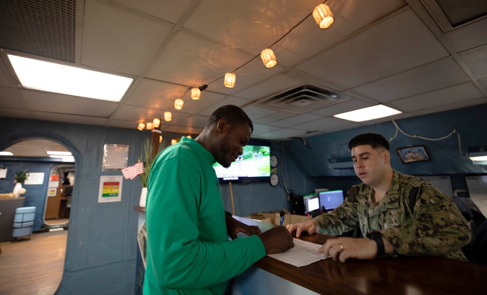 USS Harry S. Truman (CVN 75) CRMD Staff Assists CSG-8 Staff